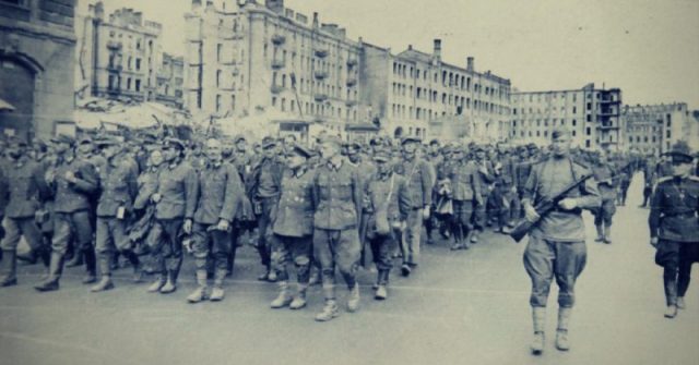 German POWs marching through the Ukrainian city of Kiev under Soviet guard. Photo by Liepaja1941 CC-BY-SA 3.0