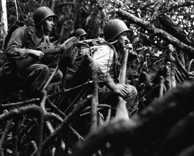 G.I.s from the 25th Infantry Division in the jungle of Vella Lavella during Operation Cartwheel (September 13, 1943).