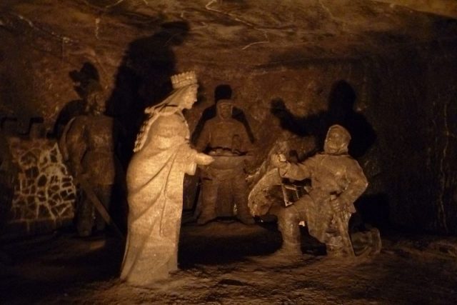 Saint Kinga’s Chapel depicting when a miner finds her ring. Photo by BélaBéla CC BY-SA 3.0