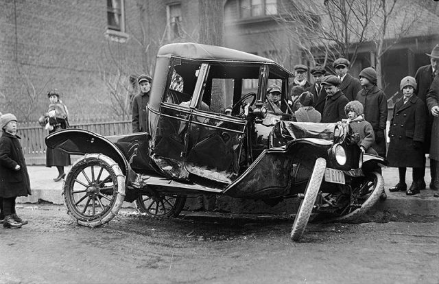 Auto accident on Bloor Street West in 1918.