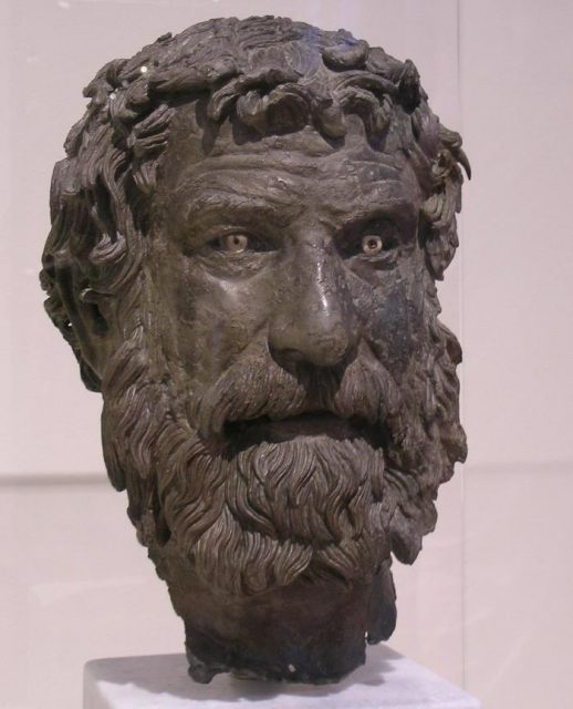 The Philosopher (c. 250–200 BC) from the Antikythera wreck illustrates the style used by Hecataeus in his bronze of Philitas. Photo by Ishkabibble CC BY-SA 3.0