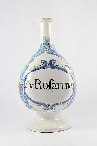 Aqua de rosarum bottle at the apothecary museum of the Hotel Dieu, France. Photo by Joséphine Bitat, Aurélie Troccon and Manon Mauguin CC-BY-SA-4.0
