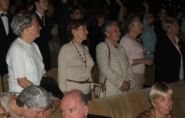 Children rescued by Sir Nicholas Winton today. Winton (b. 1909) organized the rescue of about 669 mostly Jewish Czech children was visiting Prague in October 2007. Photo by Hynek Moravec CC BY 3.0