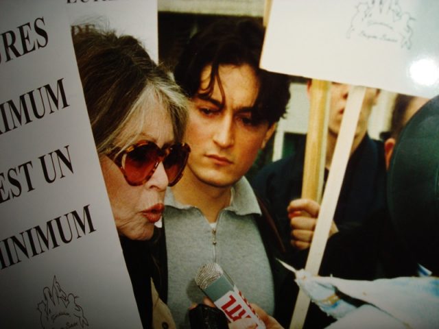 Brigitte Bardot protesting in 1995. Photo by Arnaud 25 CC BY SA 3.0