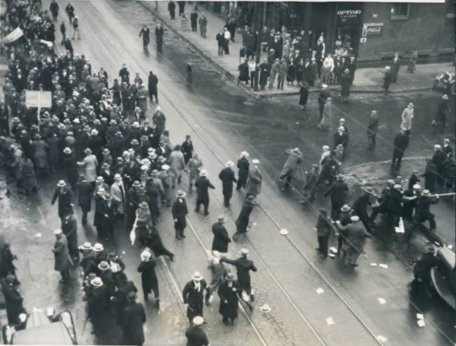 American communists attacking a demonstration of Ukrainians against Holodomor, Depression-era Chicago, December 1933