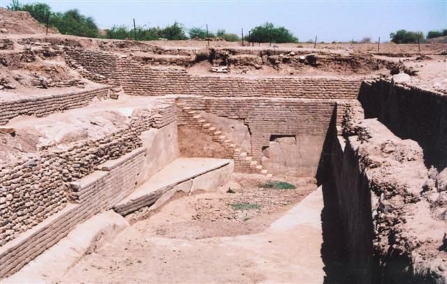 Dholavira sophisticated water reservoir, evidence for hydraulic sewage systems in the ancient Indus Valley Civilization. Photo by Rama’s Arrow CC BY-SA 3.0