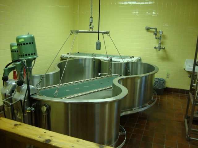 The ‘Bath of Surprise’ for rapidly immersing patients into ice water. Photo by David Becker CC BY 2.0