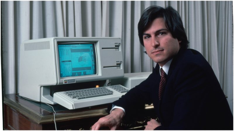 Apple computer Chairman Steve Jobs with new LISA computer during press preview. (Photo by Ted Thai/The LIFE Picture Collection/Getty Images)