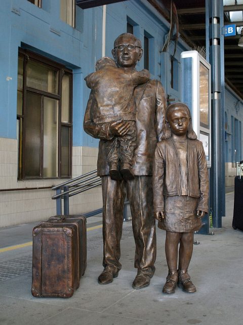 Statue at Prague main railway station, by Flor Kent, unveiled on September 1, 2009. Photo by Luděk Kovář CC BY-SA 3.0