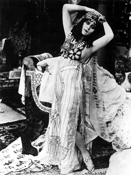 Theda Bara as Cleopatra (1917).