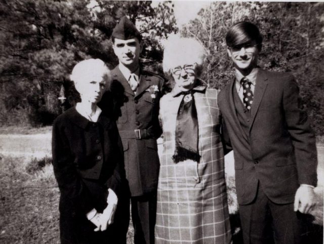 Brothers Carlos and Billy Jack Hathcock with their grandmothers. Photo by USMC Archives CC BY 2.0
