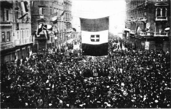 Fiume residents cheering D’Annunzio and his raiders, September 1919.