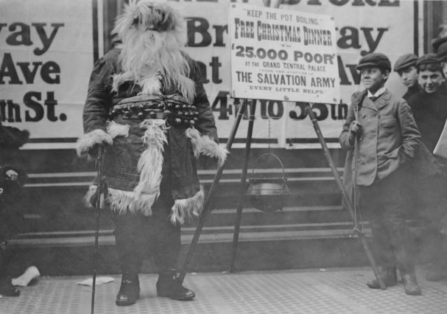 Santa Claus helps promote the Salvation Army Christmas dinner for the poor. Photo by Getty Images
