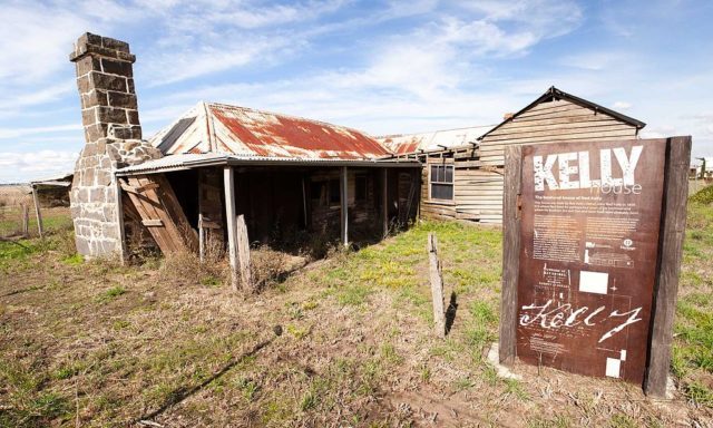 Kelly House at Beveridge. Photo by David.moreno72 CC BY SA 3.0