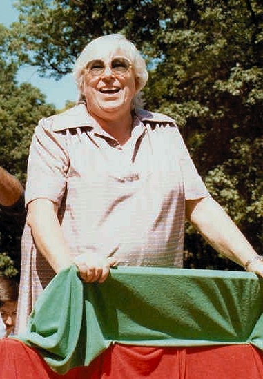 Madalyn Murray O’Hair in 1983 at Robert Ingersoll statue, Peoria, Illinois. Photo by Alan Light CC BY 2.0