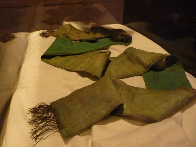 At age 11, Kelly saved a young boy from drowning in a creek and was awarded this green sash in recognition of his bravery. Kelly wore the sash under his armour during his last stand at Glenrowan. It remains stained with his blood, on display at Benalla Museum. Photo by bronzebrew CC BY 2.0