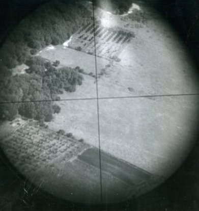 Norden bombsight with crosshairs etched into the glass.