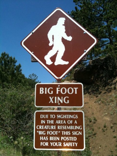 Sign on Pikes Peak Highway. Photo by Gnashes30 CC BY-SA 3.0