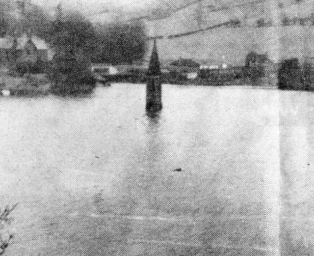 The church tower of Derwent slowly disappearing below the water as the reservoir was filled in 1946. Photo by Rcsprinter123 CC BY 3.0