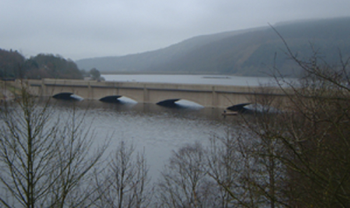 The Ladybower Viaduct which carries the A6013 road to Bamford pictured in 2005. Photo by Mick Knapton CC BY-SA 3.0