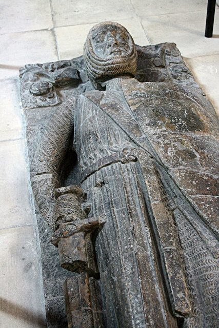 Tomb effigy of William Marshal in Temple Church, London Photo by Michel wal – CC BY SA 3.0