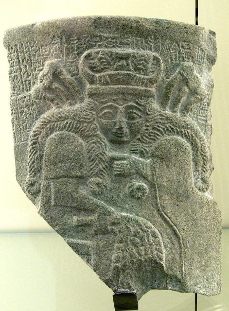 Fragment of a stone plaque from the temple of Inanna at Nippur showing a Sumerian goddess, possibly Inanna (c. 2500 BC). Photo by Wolfgang Sauber CC BY-SA 3.0
