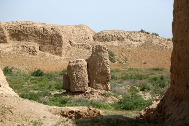 Ancient remains of Nippur on a sunny day