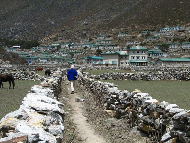 Khumjung village. Photo by Mckaysavage CC BY 2.0