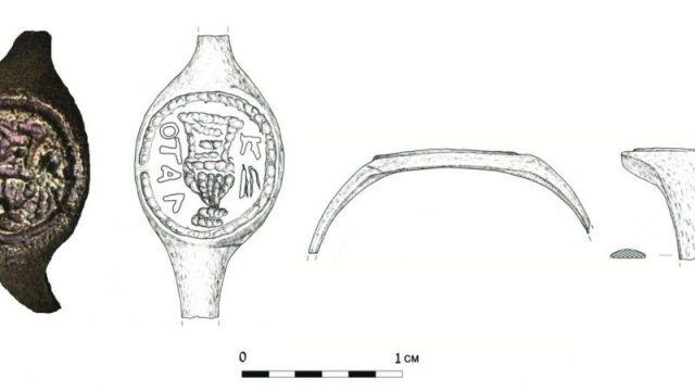 Pontius Pilate Ring (drawing: J. Rodman; photo: C. Amit, IAA Photographic Department)