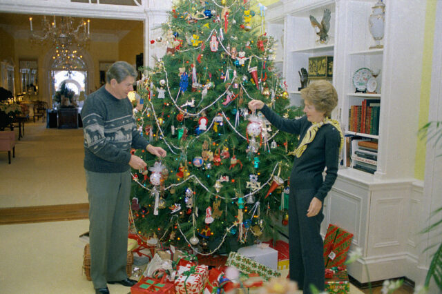 Ronald and Nancy Reagan decorating the Christmas tree