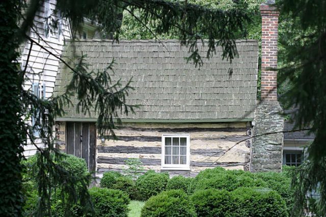 The ‘Josiah Henson’ cabin, in Rockville, Montgomery County, Maryland. Photo by Henryhartley CC BY-SA 3.0
