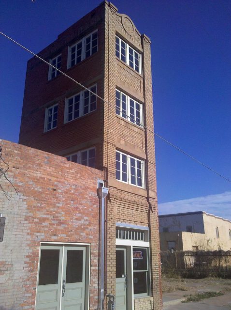 The Newby-McMahon Building. Photo by Solomon Chaim CC BY-SA 3.0