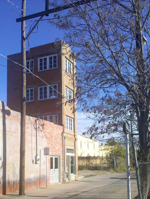 The Newby-McMahon Building. Photo by Solomon Chaim CC BY-SA 3.0