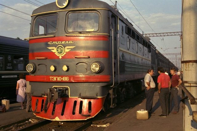 Siberian train circa 1989. Photo by Peter Kersten CC BY-SA 4.0