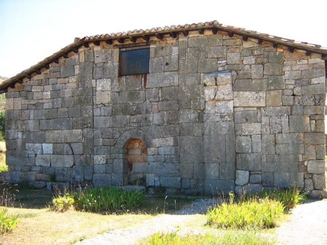 A view of the surviving west face of the Visigothic church. Initially the center part of this wall would have been on the interior of the original church. Photo by Jethrothompson – CC BY-SA 3.0