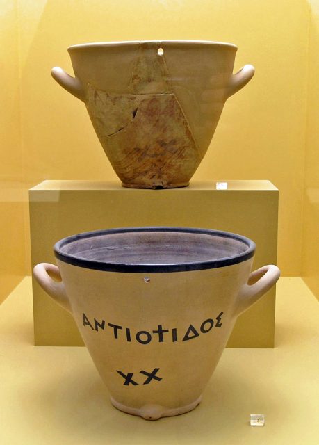 A display of two outflow water clocks from the Ancient Agora Museum in Athens. The top is an original from the late 5th century BC. The bottom is a reconstruction of a clay original. Photo by Marsyas CC BY-SA 2.5