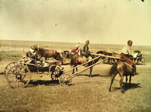 Between Kykhta and Khuree, Mongolia, c.1913.