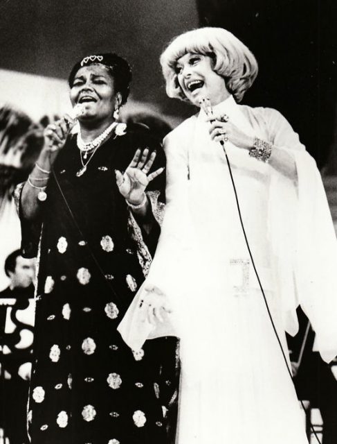 Carol Channing performing with Pearl Bailey in 1973.