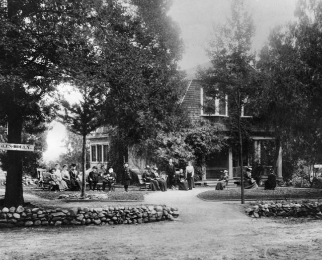 Glen-Holly Hotel, the first hotel in Hollywood, at the corner of what is now called Yucca Street. It was built in the 1890s.