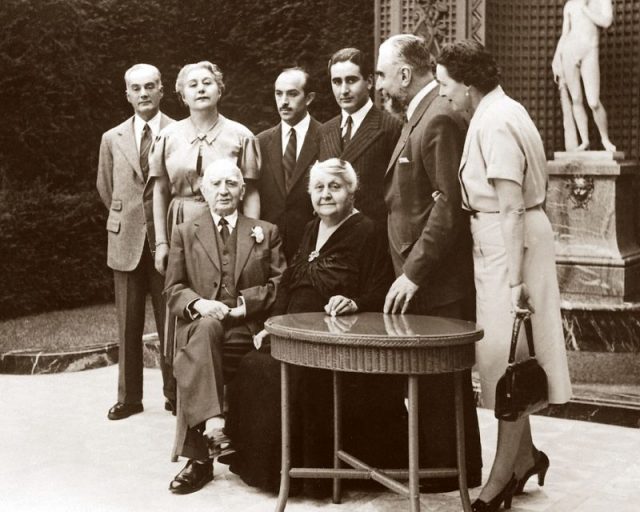 Calouste Gulbenkian and his family in 1952 at the 60th anniversary of his wedding.