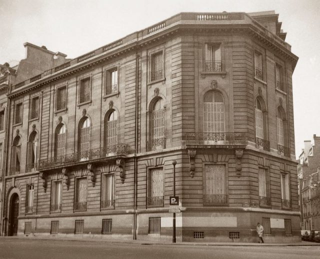 Gulbenkian’s home on 51 Avenue d’Iéna in Paris, where he kept most of his art.