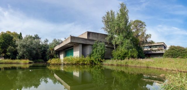 The auditorium seen across the lake in the garden of the Calouste Gulbenkian foundation, Lisbon, Portugal.