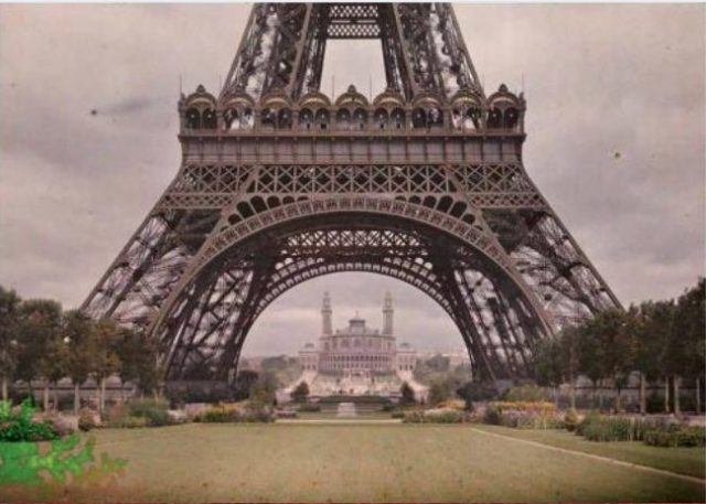 Eiffel tower and the Trocadero, Paris, 1912.