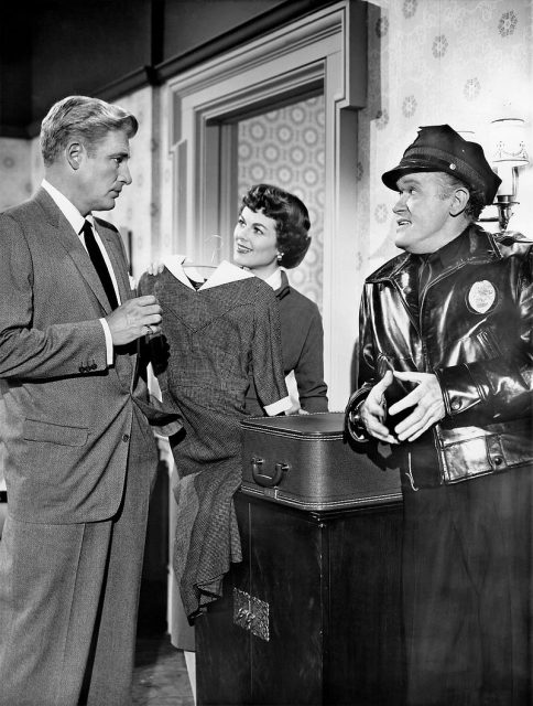 Paul Drake (William Hopper) and Della Street (Barbara Hale), with cop Frank Sully.