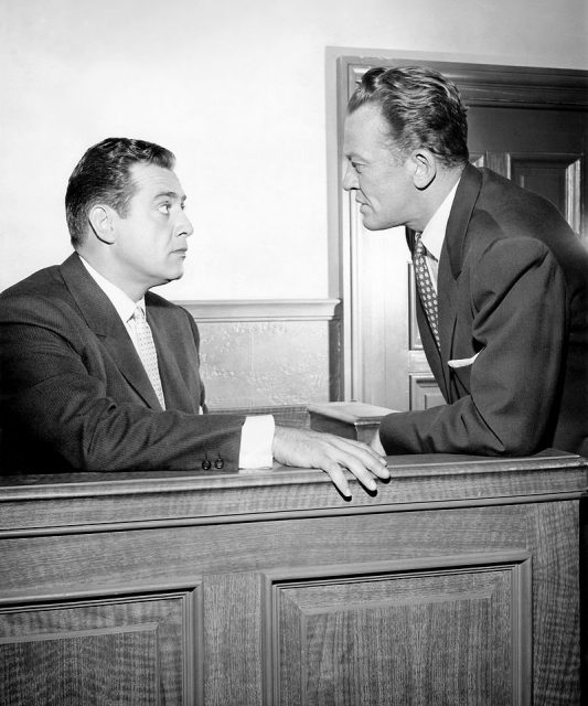 Perry Mason (Raymond Burr) and Hamilton Burger (William Talman).