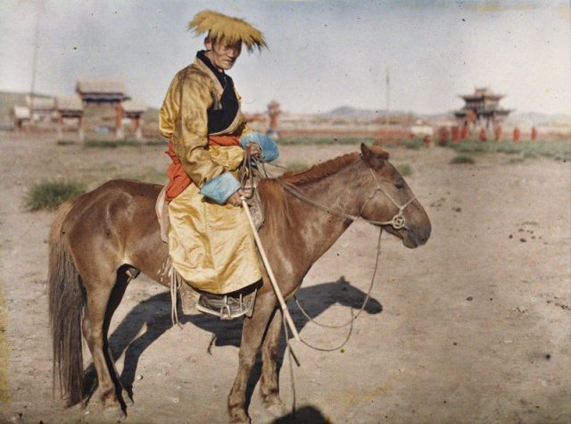 The shanzav Badamdorj near the Yellow palace, Urga, Mongolia. Autochrome.