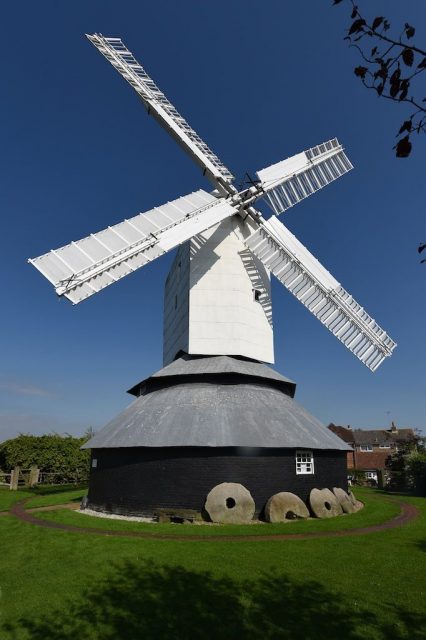 Windmill Hill Mill, Herstmonceux, Sussex, England. Photo by Sally of Kent CC BY-SA 4.0