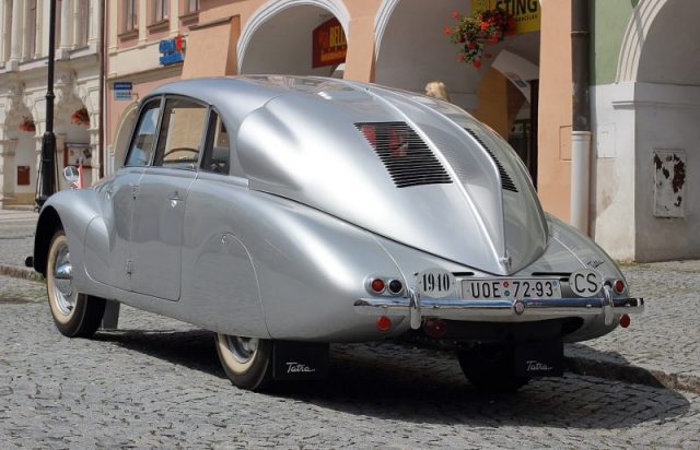 A 1940 Tatra 87 Saloon, showing the identifiable rear ‘Sharks-fin’ and lack of rear windows. Photo ©Hilarmont CC BY-SA 3.0 de