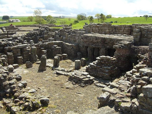 Military bathhouse, Vindolanda. © Simon Robinson, 2007 / CC-BY-SA-3.0 & GFDL-1.2.