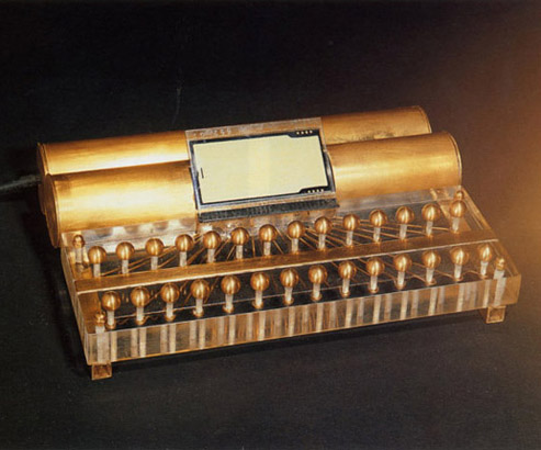 Aura Crystall Instrument – 1987. Photo by Marc van den Broek CC BY-SA 4.0